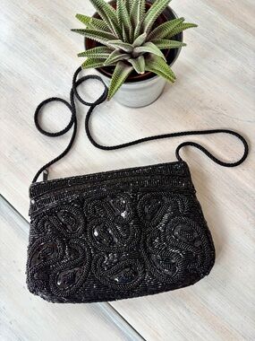 Vintage Black Beaded Evening Handbag with Sequins & Zip-Up Closure.